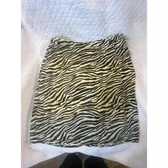 Zebra Dresses & Skirts - SINCERELY JULES WOMEN’S BLACK GOLD ZEBRA PATTERN SKIRT Sz. MEDIUM NEW